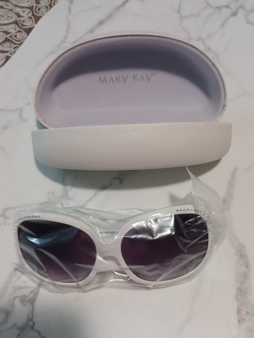 New Mary Kay White Sunglasses with Dark Gradient Lenses and Rhinestones In Case